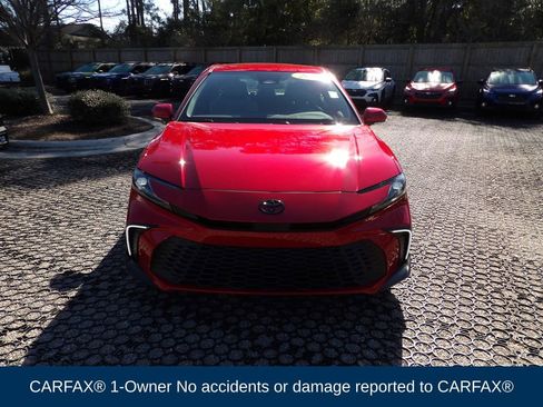 Used 2025 Toyota Camry SE image 2