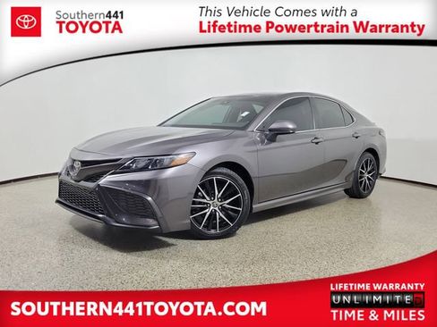 Used 2021 Toyota Camry SE FWD image 1