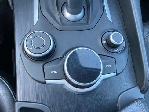 Used 2018 Alfa Romeo Giulia RWD image 12