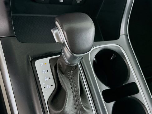 Used 2024 Kia Carnival LX image 23