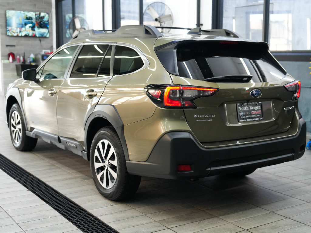 Used 2024 Subaru Outback Premium AWD/4WD image 6