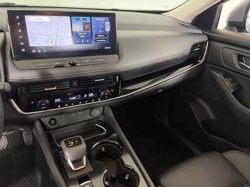 Used 2024 Nissan Rogue SL image 4