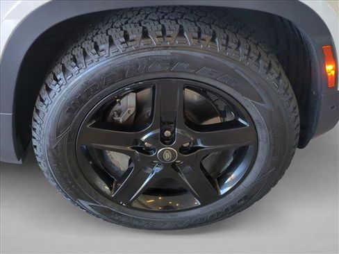 Used 2021 Land Rover Defender 110 SE image 25