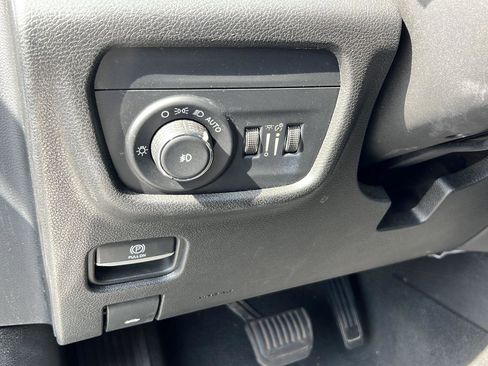 Used 2023 Jeep Grand Cherokee Limited AWD/4WD image 16