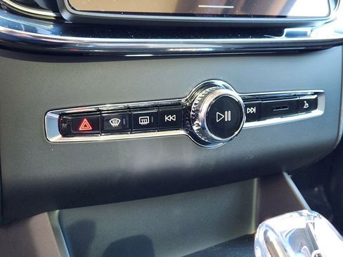 New 2026 Volvo XC90 B5 Core w/ Protection Package image 15