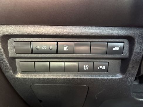 Used 2025 Mitsubishi Outlander 4WD Plug-In Hybrid image 31