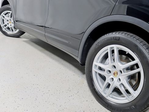 Used 2014 Porsche Cayenne Platinum Edition image 12