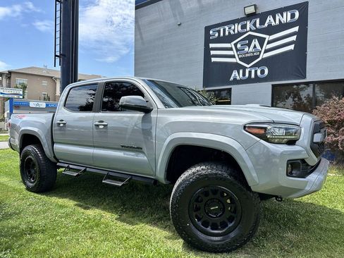 Used 2020 Toyota Tacoma TRD Sport w/ Technology Package AWD/4WD image 1