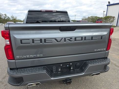 Used 2020 Chevrolet Silverado 1500 Custom w/ Custom Value Package image 4