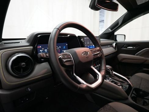 Used 2024 Chevrolet Colorado ZR2 AWD/4WD image 8