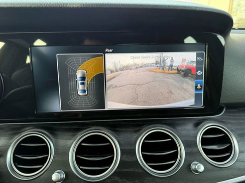 Used 2017 Mercedes-Benz E 300 4MATIC image 24