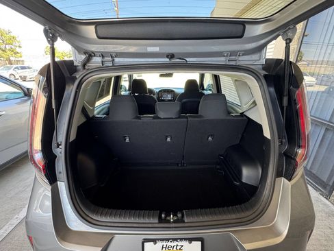 Used 2025 Kia Soul LX w/ LX Technology Package FWD image 29