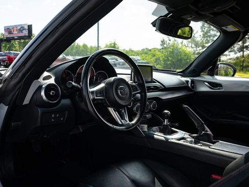 Used 2016 MAZDA MX-5 Miata Grand Touring RWD image 12