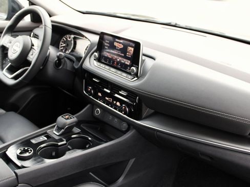 Certified 2022 Nissan Rogue SV w/ SV Premium Package image 29