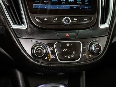 Used 2017 Chevrolet Malibu LT w/ Leather Package image 18