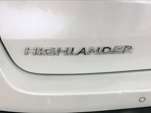 Used 2019 Toyota Highlander Limited image 18