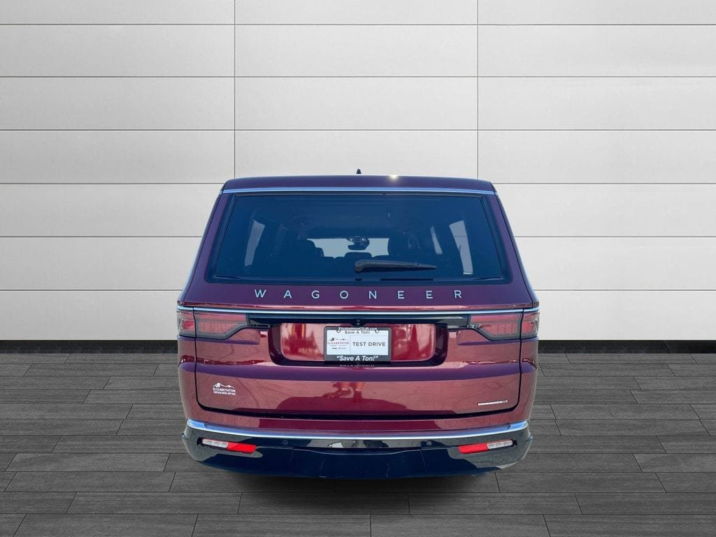 Used 2024 Jeep Wagoneer L Series III w/ Flexible Seating Group AWD/4WD image 4