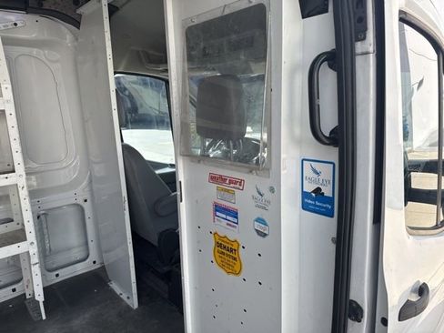 Used 2018 Ford Transit 250 148 Medium Roof RWD image 5