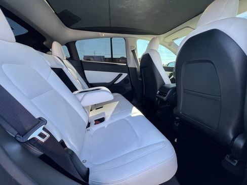 Used 2020 Tesla Model Y Long Range image 25