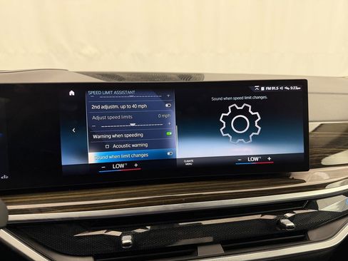 Used 2023 BMW X7 xDrive40i w/ Premium Package image 34