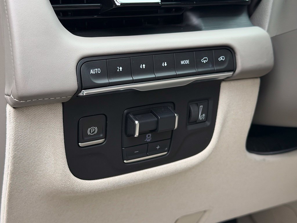 Used 2021 Cadillac Escalade Premium Luxury Platinum w/ LPO, Radiant Package AWD/4WD image 28