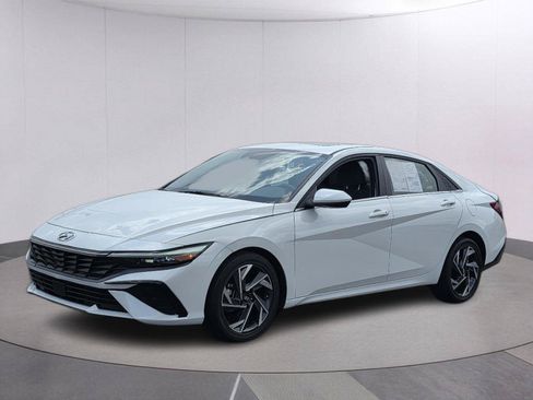 Used 2025 Hyundai Elantra SEL FWD image 1