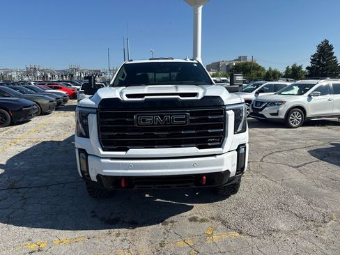 Used 2024 GMC Sierra 2500 AT4 w/ AT4 Premium Plus Package AWD/4WD image 2