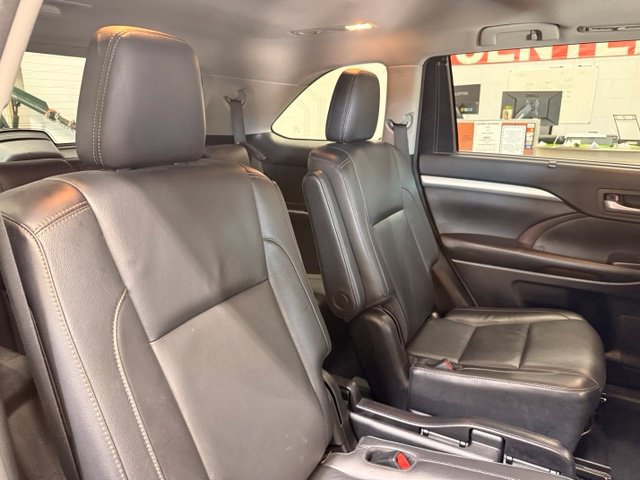 Used 2017 Toyota Highlander XLE w/ Protection Package #3 AWD/4WD image 26