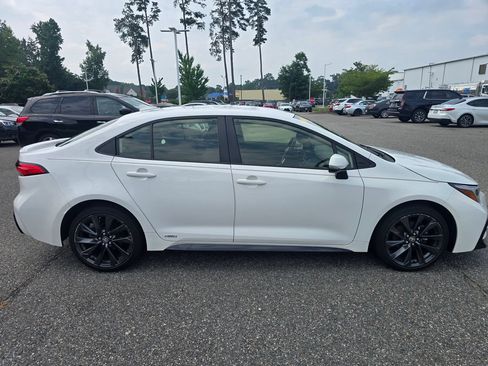 Used 2023 Toyota Corolla SE w/ Carpet Mat Package (TMS) AWD/4WD image 4