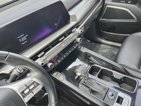 Used 2025 Kia Telluride S FWD image 32