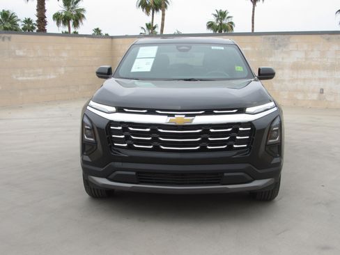Used 2025 Chevrolet Equinox LT AWD/4WD image 3