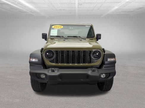 Used 2025 Jeep Wrangler Sport AWD/4WD image 18