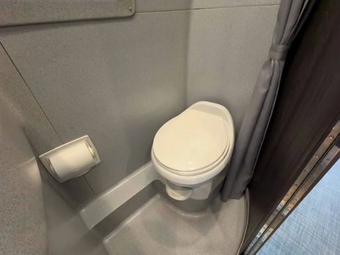 Used 2019 Mercedes-Benz Sprinter 170 image 32