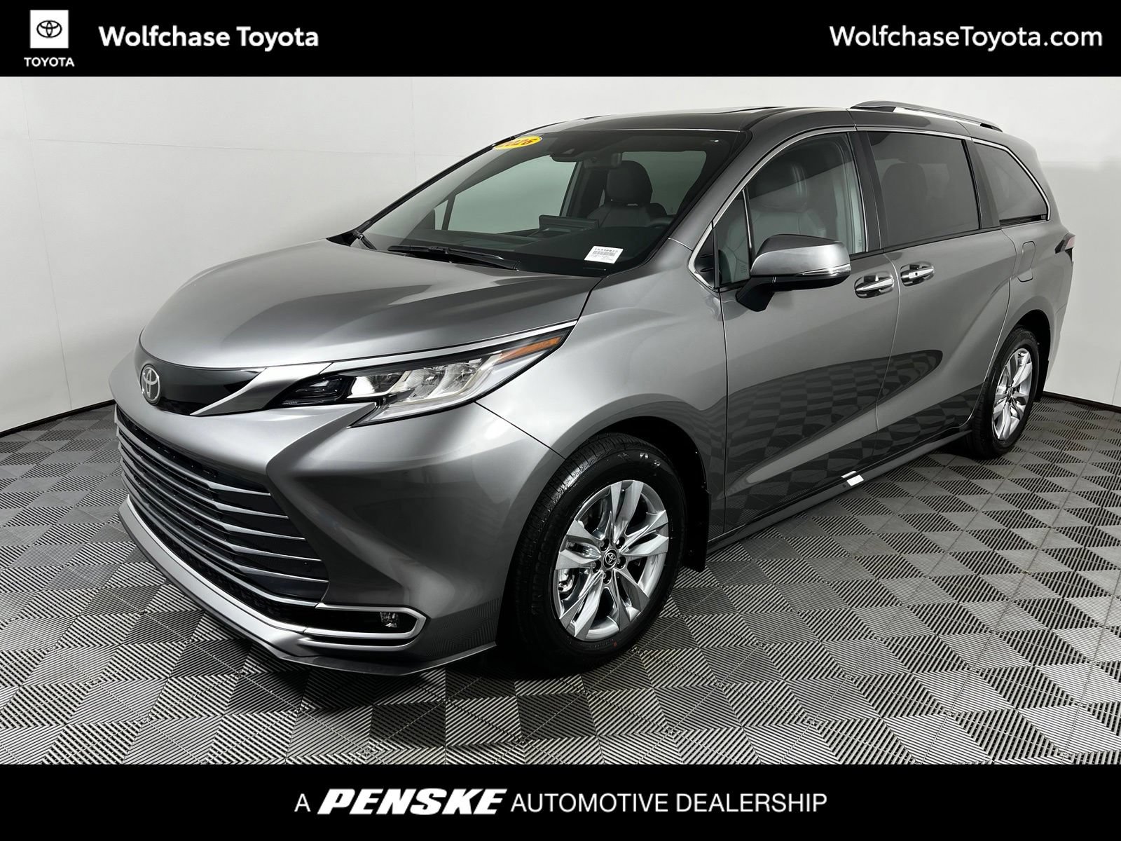 Used 2026 Toyota Sienna Limited FWD image 1