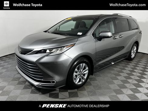 Used 2026 Toyota Sienna Limited FWD image 1