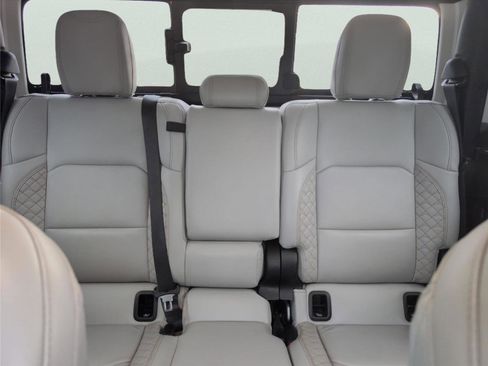 Used 2023 Jeep Gladiator Overland image 28