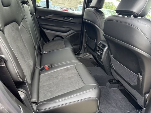 New 2025 Jeep Grand Cherokee Altitude image 16