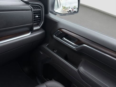 Certified 2025 GMC Sierra 1500 SLT w/ SLT Premium Package AWD/4WD image 17