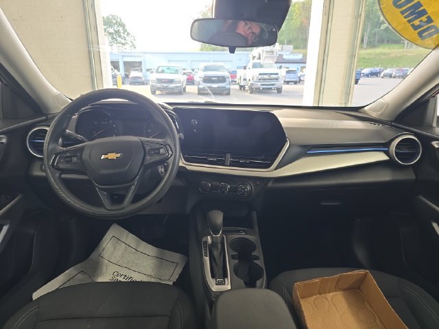 Used 2025 Chevrolet Trax LS FWD image 11