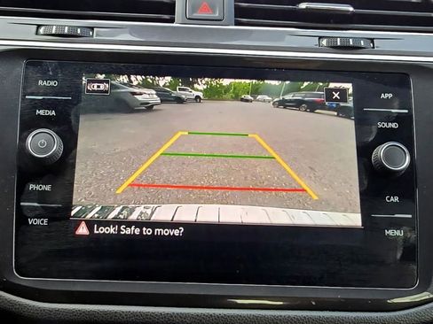 Used 2023 Volkswagen Tiguan SE FWD image 16