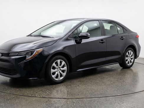 Used 2025 Toyota Corolla LE FWD image 3