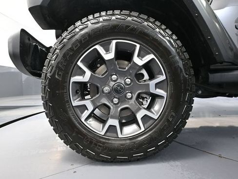 Used 2025 Jeep Wrangler Unlimited Sahara w/ Technology Group AWD/4WD image 20