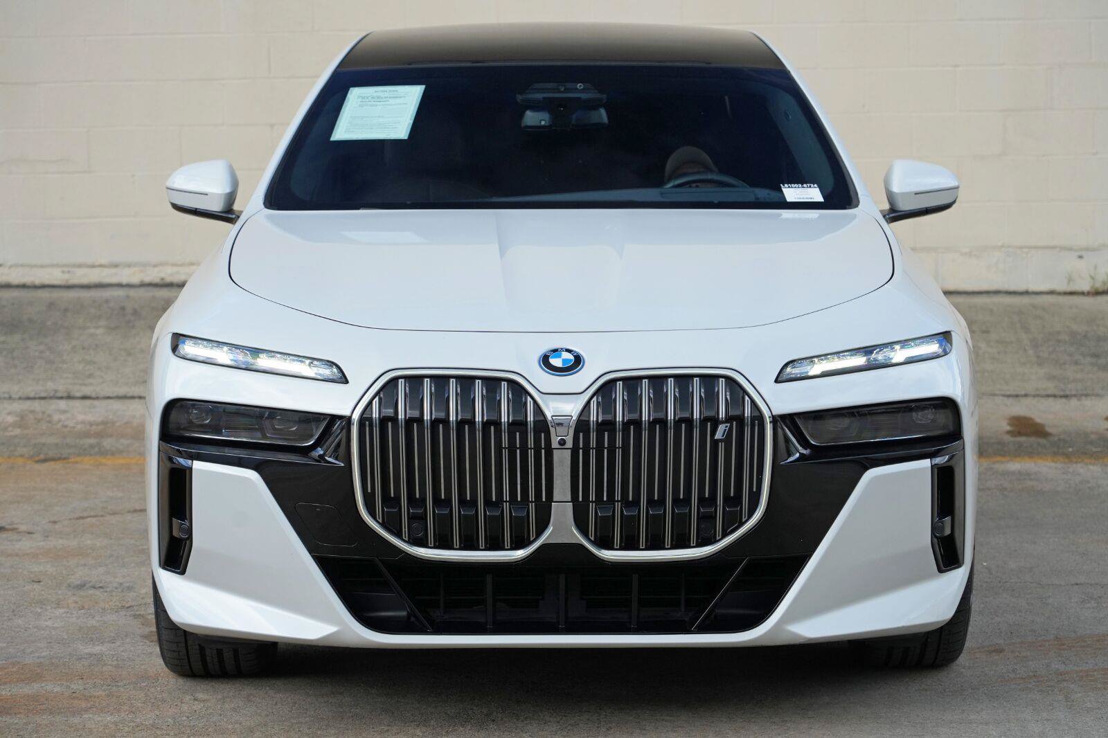 Used 2023 BMW i7 xDrive60 w/ Executive Package 2 AWD/4WD image 56