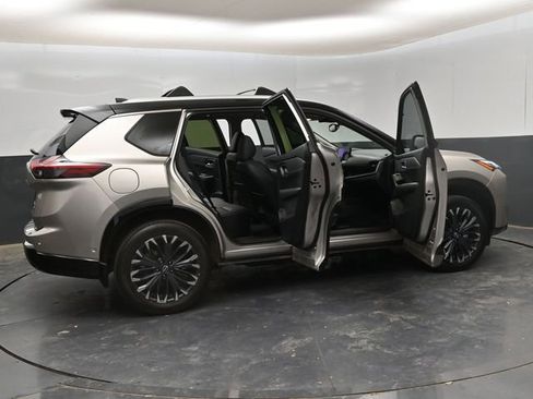 Certified 2025 Nissan Rogue Platinum image 32