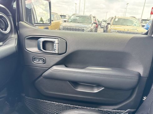 Used 2023 Jeep Wrangler Unlimited Sahara AWD/4WD image 24