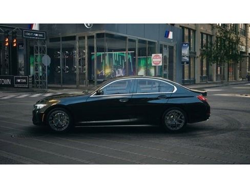 Used 2025 BMW 330i xDrive Sedan w/ Premium Package image 4