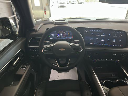 New 2025 Chevrolet Suburban Premier image 8