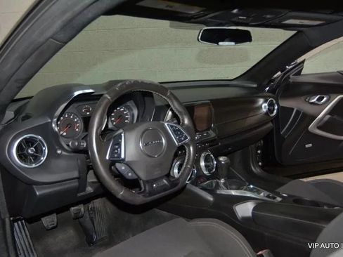 Used 2017 Chevrolet Camaro LT w/ Technology Package RWD image 9
