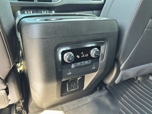 Used 2023 GMC Yukon SLT AWD/4WD image 22