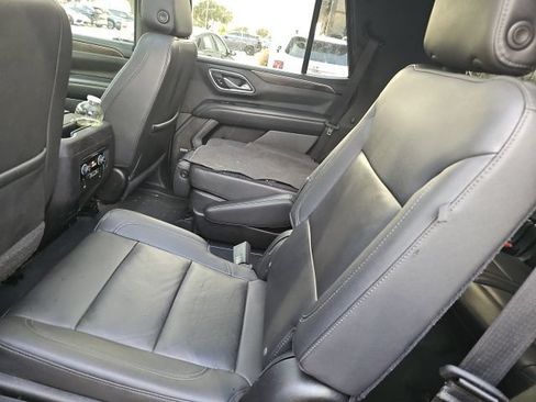 Used 2021 Chevrolet Tahoe Z71 w/ Luxury Package AWD/4WD image 8